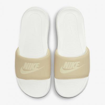 NIKE Nike Victori One SANDDRIFT/COCONUT MILK-SAIL